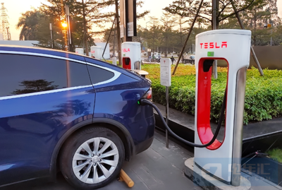 四千超級充電樁 破解電網增容難題的新能源汽車充電站智慧方案